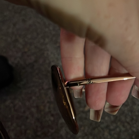 Chanel sunglassessses with case - Picture 4 of 6